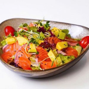 Salad cá hồi bơ